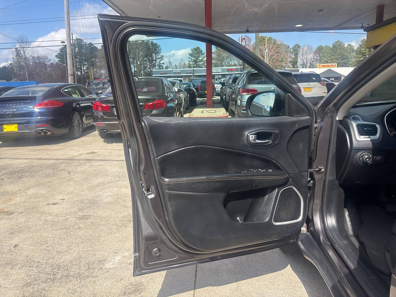Used 2018 Jeep Compass Latitude w/ Popular Equipment Group AWD/4WD image 7