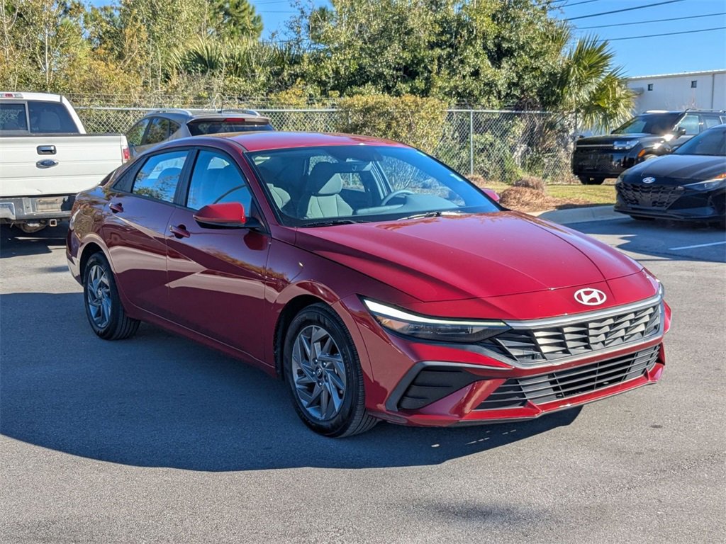 Used 2024 Hyundai Elantra SEL image 3