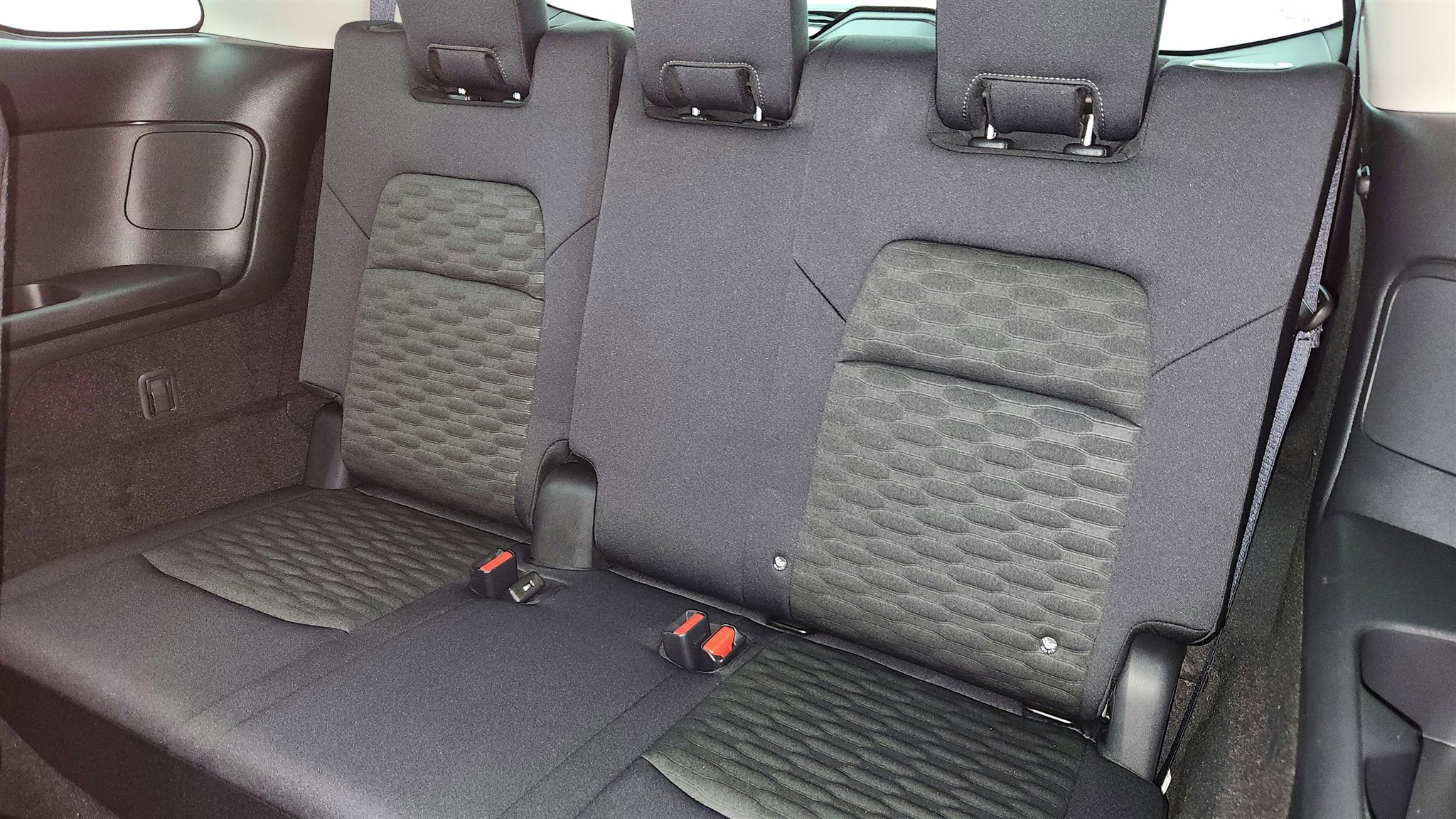 Used 2025 Nissan Pathfinder SV image 39