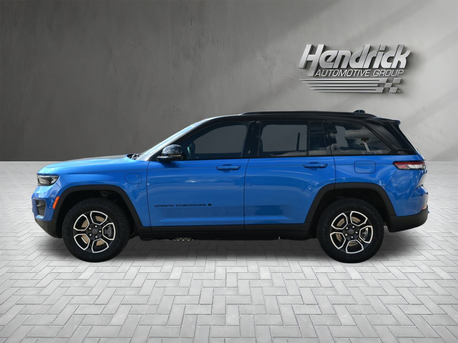 Used 2024 Jeep Grand Cherokee Trailhawk w/ Luxury Tech Group III image 9
