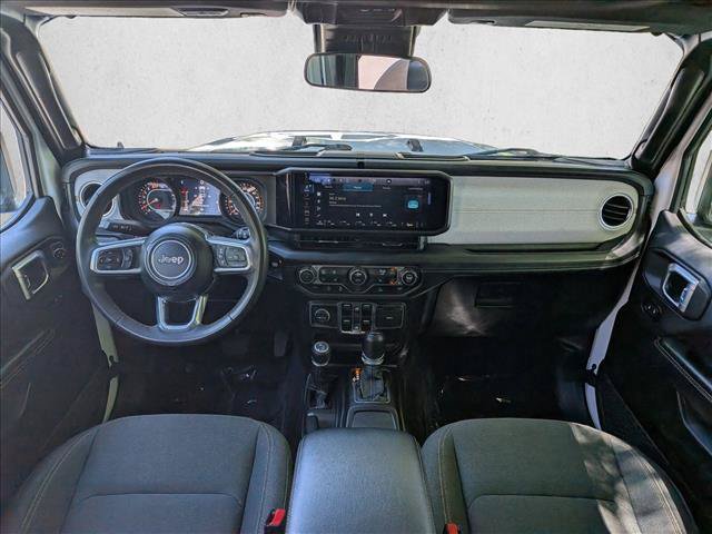 Used 2024 Jeep Wrangler Unlimited Sahara AWD/4WD image 16