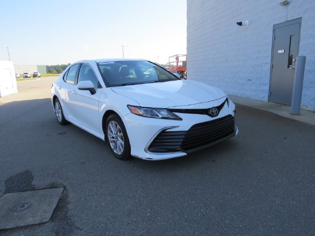 Used 2021 Toyota Camry LE FWD image 9