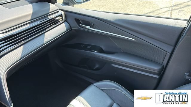 Used 2025 Toyota Camry SE FWD image 9