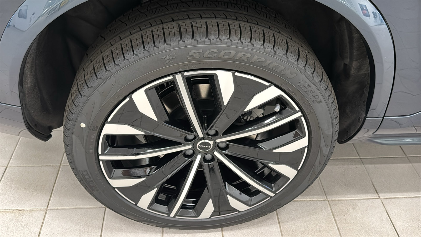 New 2027 Volvo XC90 B6 Plus AWD/4WD image 32