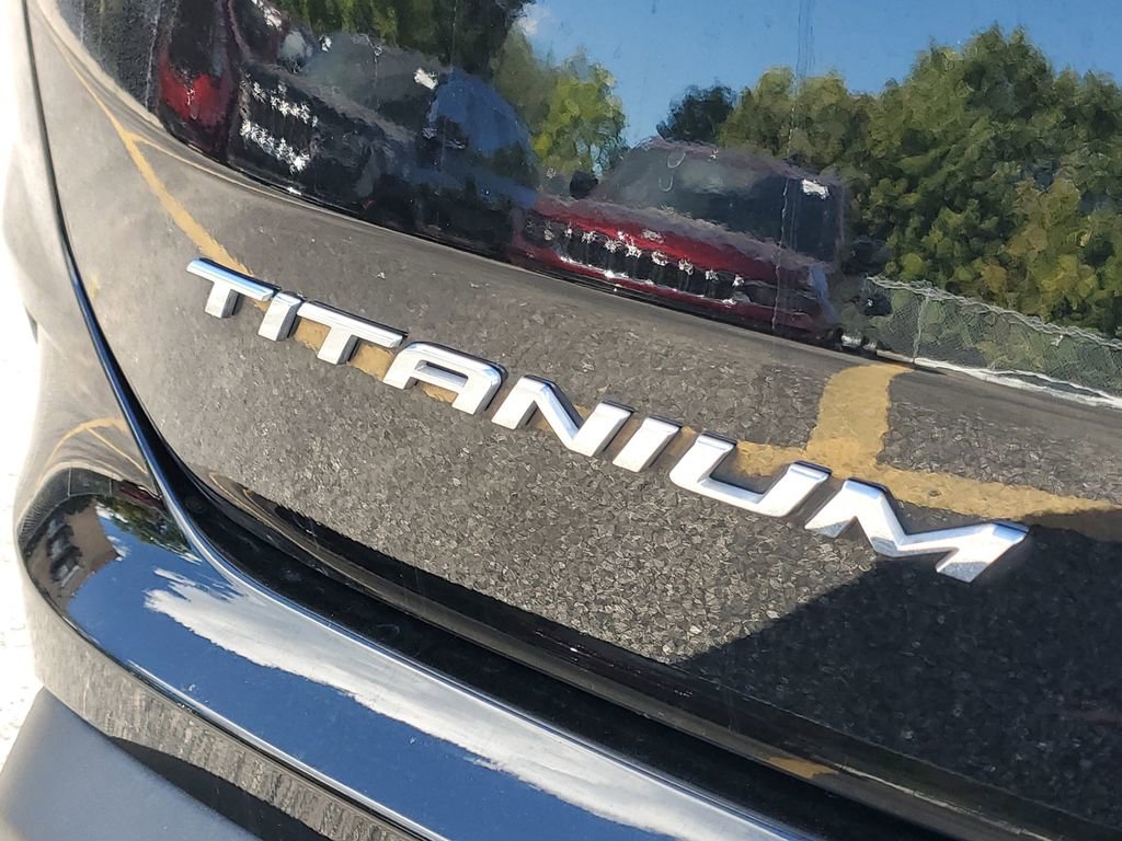 Used 2024 Ford Edge Titanium image 9