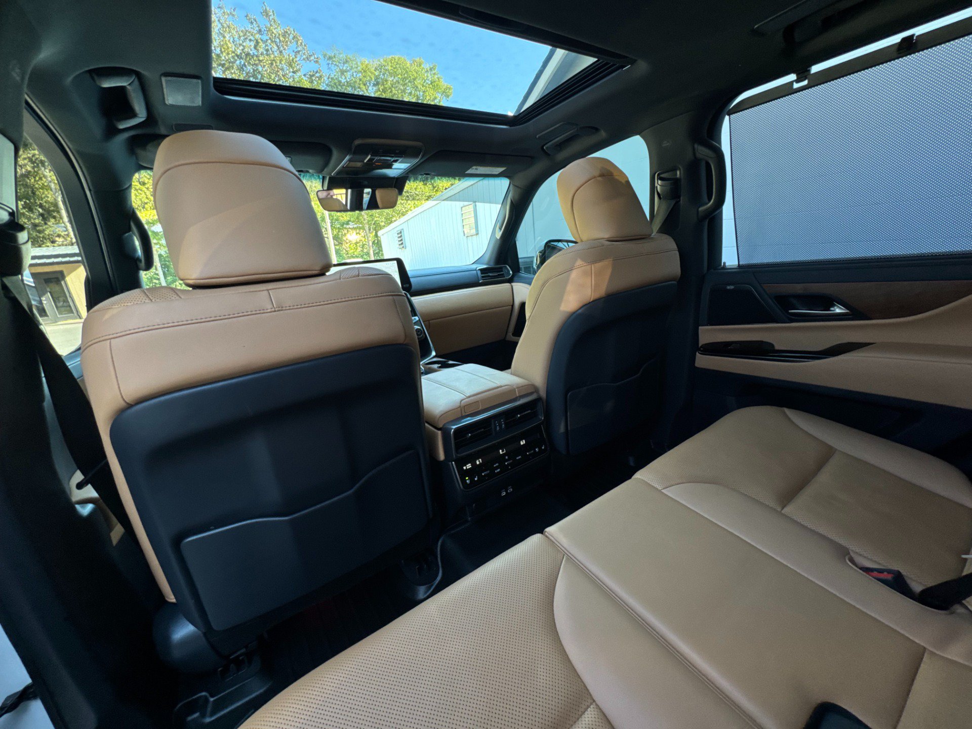 Used 2024 Lexus LX 600 4WD w/ Luxury Package image 46