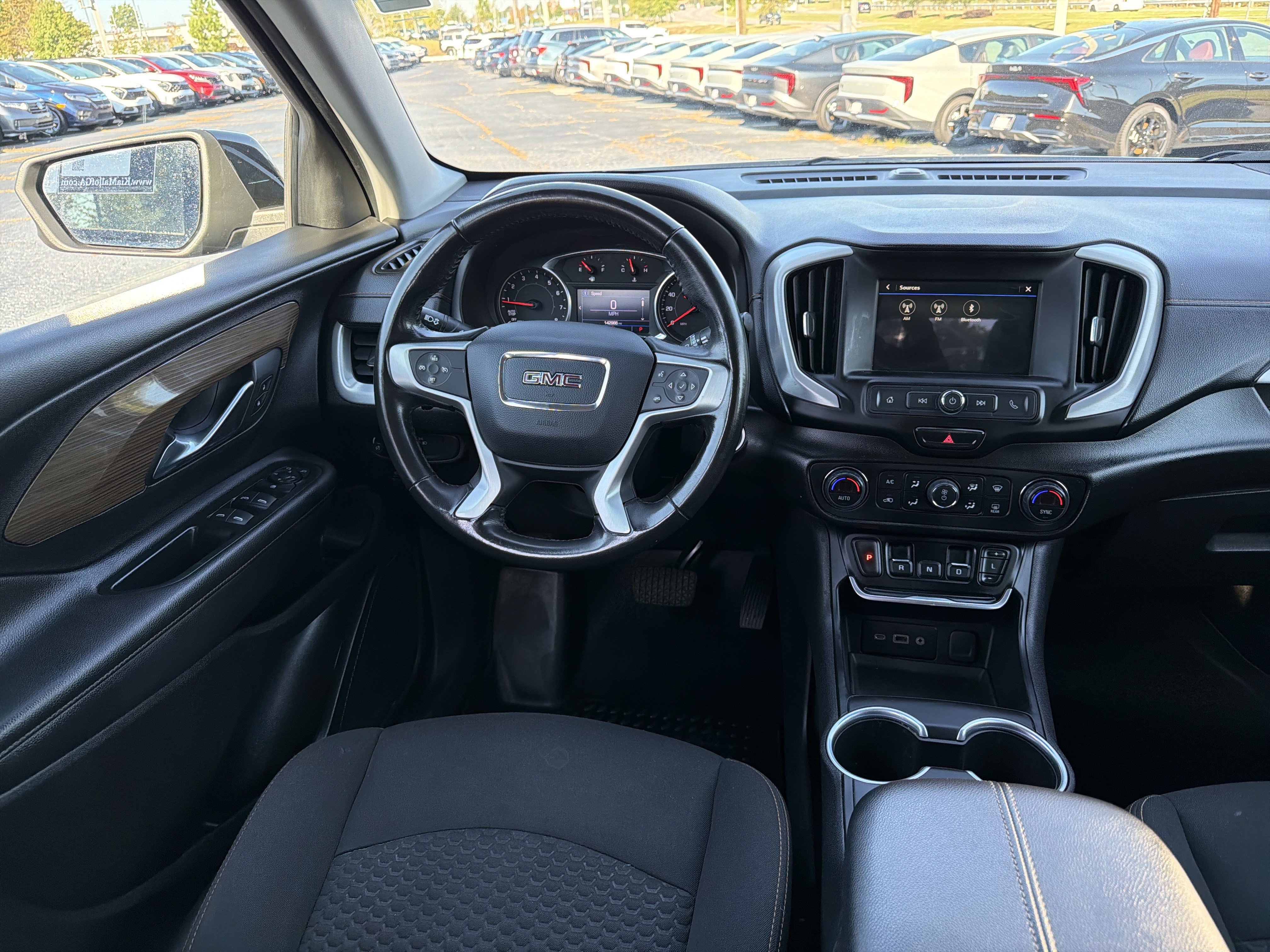 Used 2019 GMC Terrain SLE w/ Driver Convenience Package AWD/4WD image 3