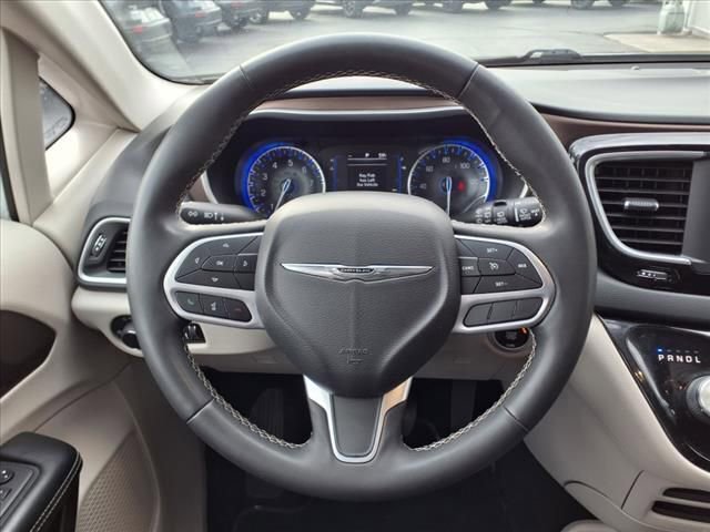 Used 2022 Chrysler Voyager LX FWD image 31