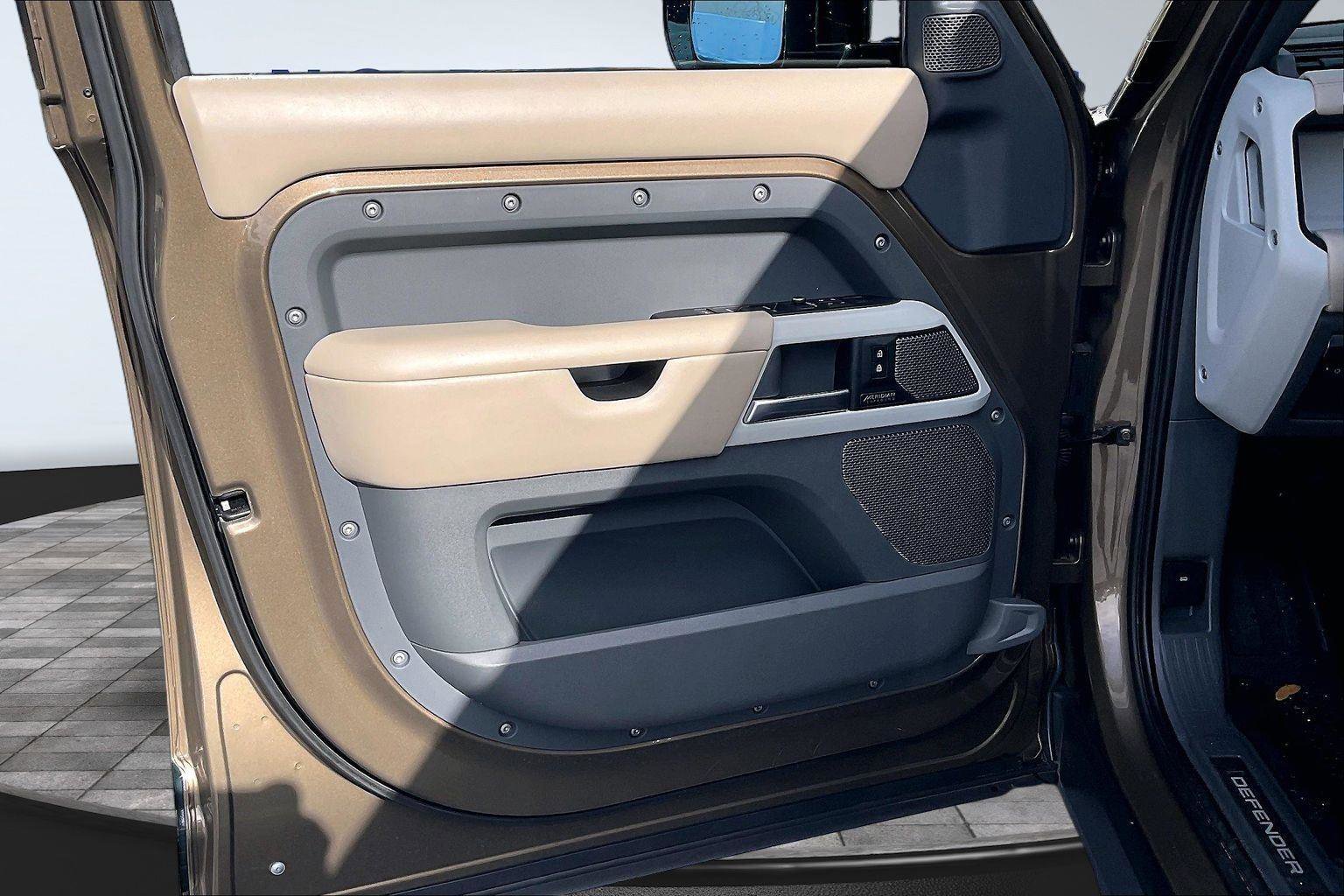 Used 2022 Land Rover Defender 110 X-Dynamic HSE AWD/4WD image 20