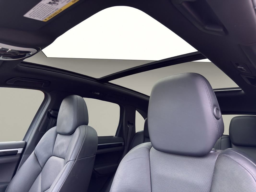 Used 2016 Porsche Cayenne image 25