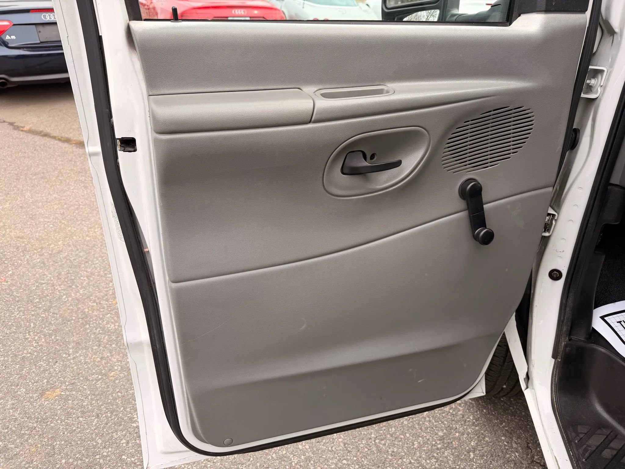 Used 2003 Ford E-350 and Econoline 350 Super Duty image 8