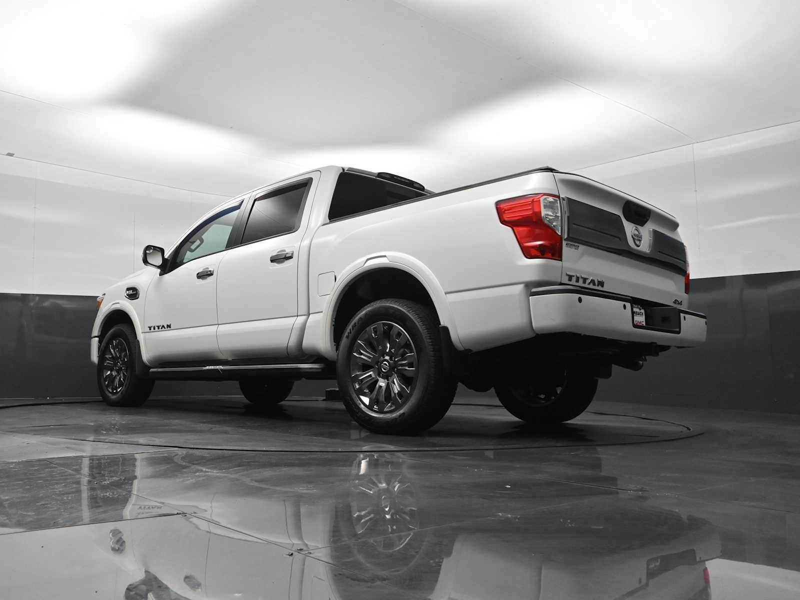 Used 2017 Nissan Titan Platinum Reserve image 26