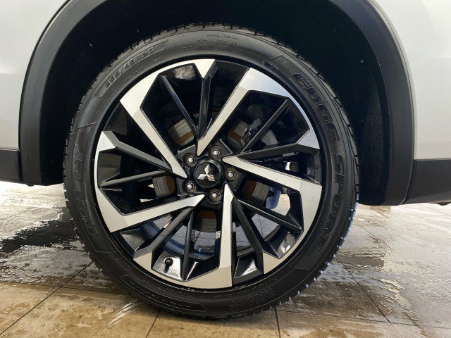 Used 2024 Mitsubishi Outlander SE image 25