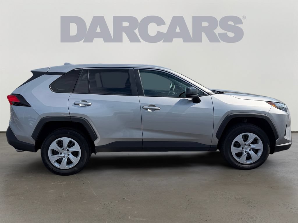 Used 2025 Toyota RAV4 LE AWD/4WD image 8