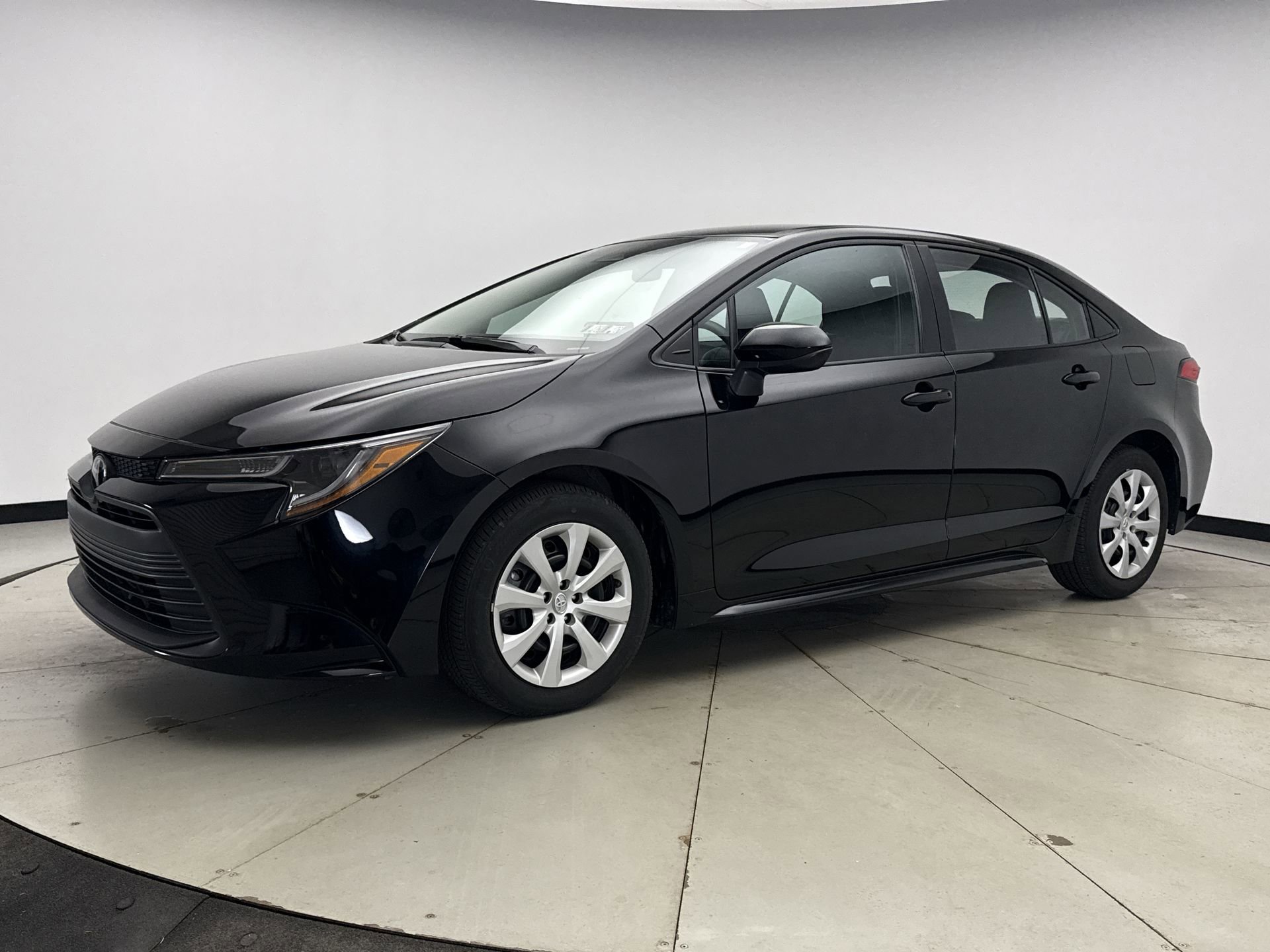 Used 2024 Toyota Corolla LE FWD image 1