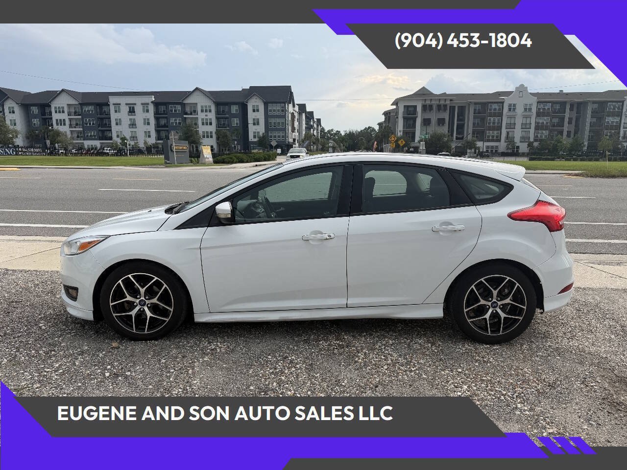 Used 2016 Ford Focus SE w/ SE Sport Package FWD image 1