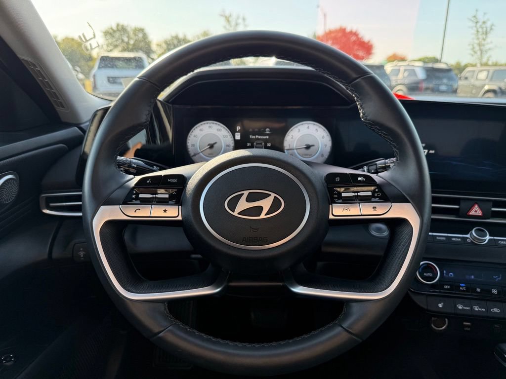 Used 2025 Hyundai Elantra SEL FWD image 13