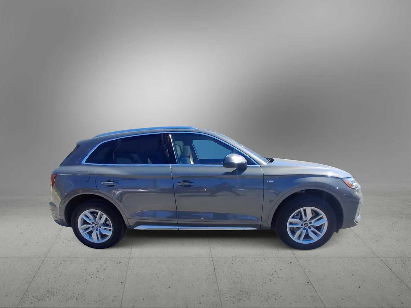 Used 2023 Audi Q5 2.0T Premium w/ Convenience Package image 9
