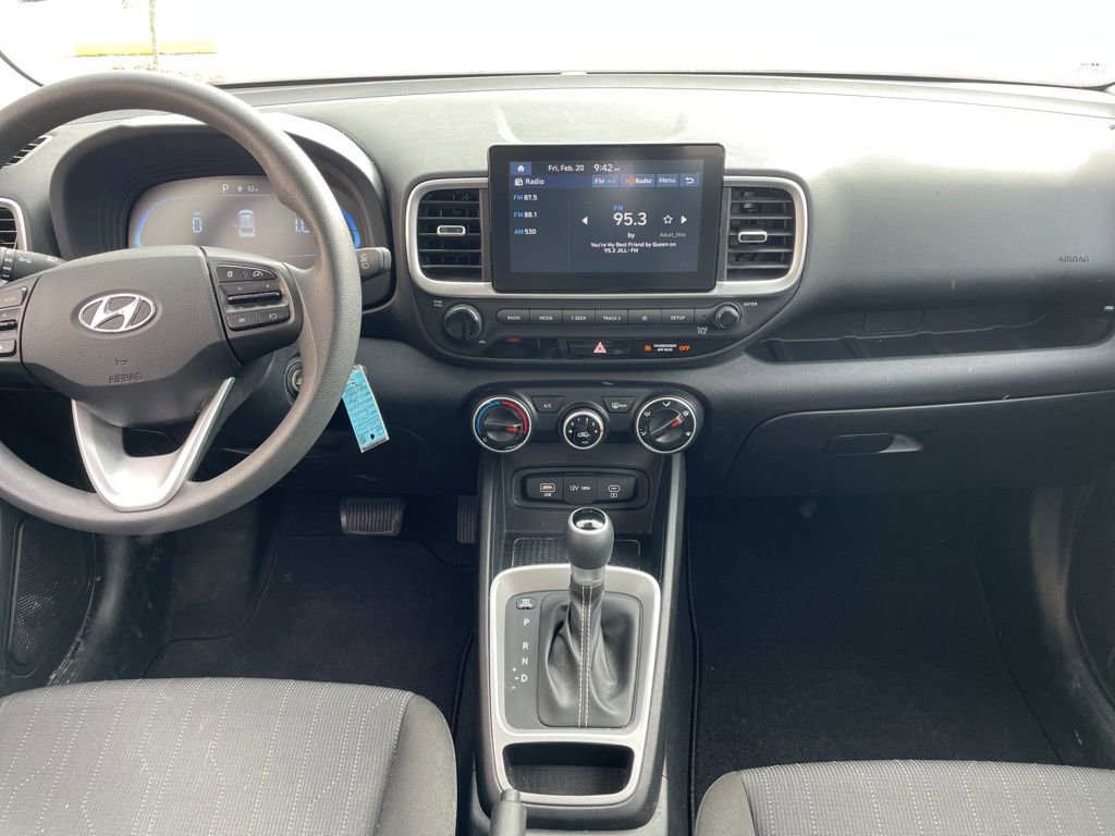 Used 2023 Hyundai Venue SE image 11