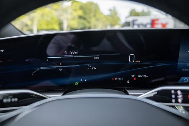 Used 2024 Cadillac Lyriq Tech RWD image 34
