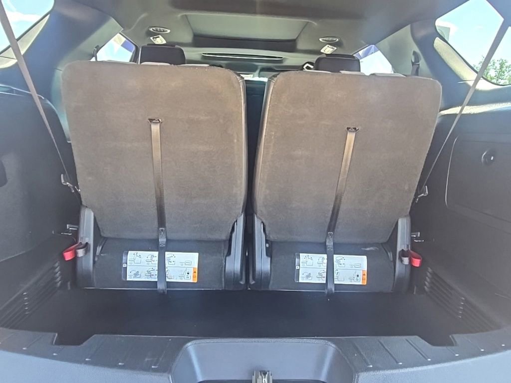 Used 2017 Ford Explorer XLT w/ Equipment Group 202A AWD/4WD image 34