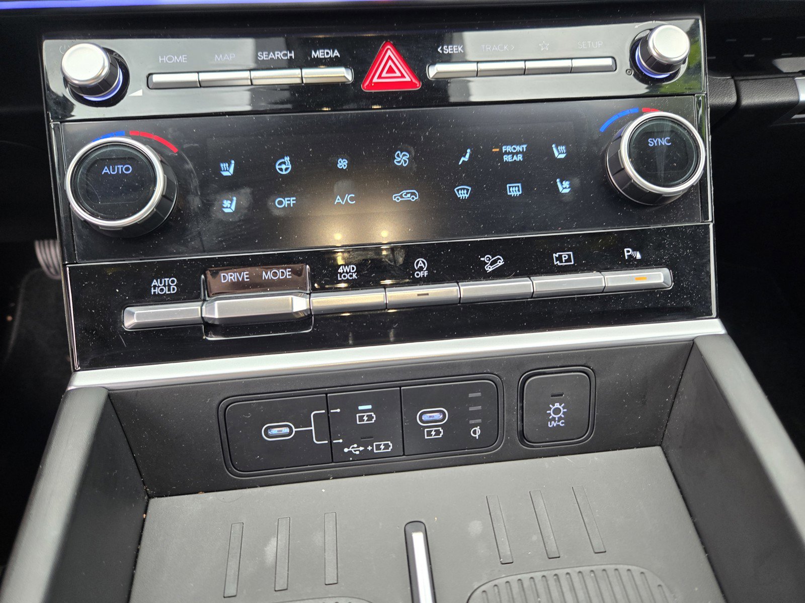 Used 2025 Hyundai Santa Fe Limited image 18