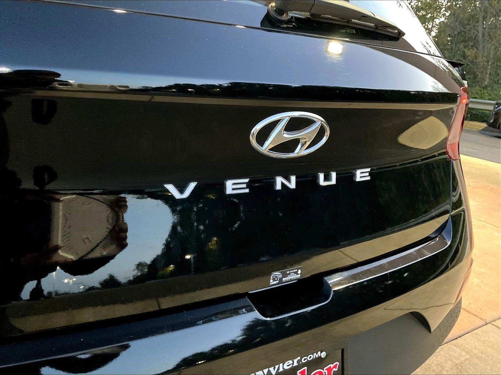 Used 2025 Hyundai Venue SEL FWD image 23