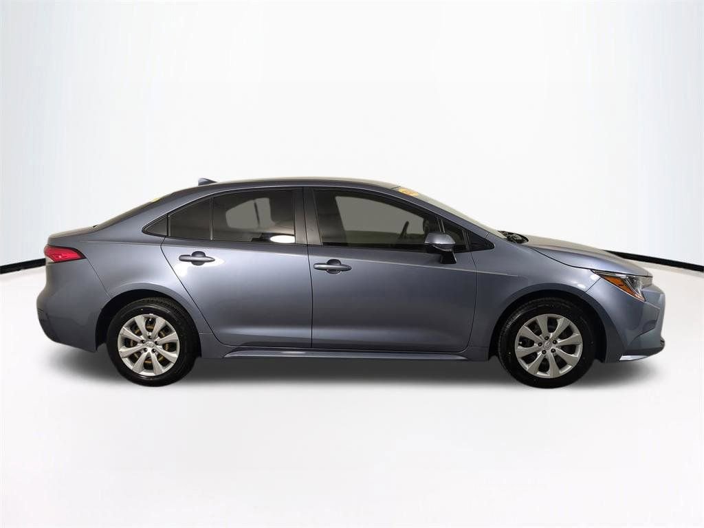 Used 2025 Toyota Corolla LE image 4