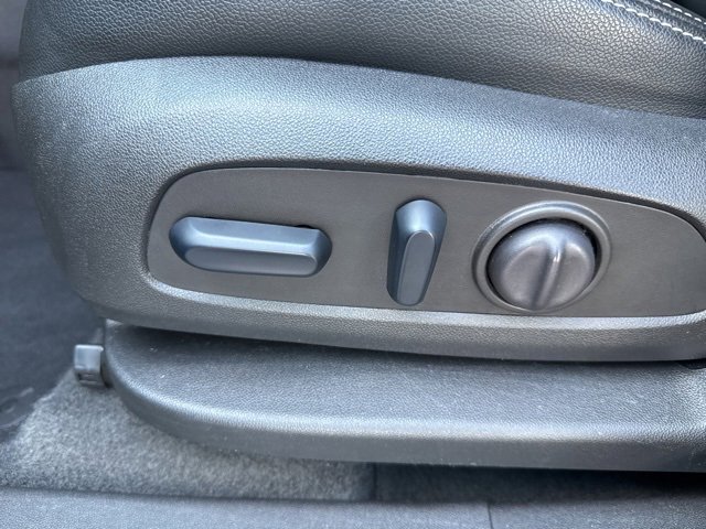 Used 2024 GMC Terrain SLT image 12