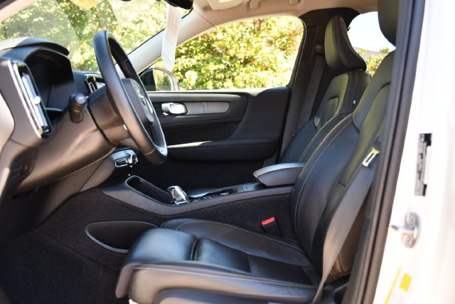 Certified 2025 Volvo XC40 B5 Plus AWD/4WD image 15