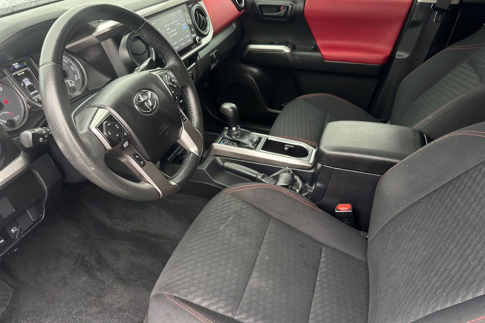 Used 2022 Toyota Tacoma SR5 w/ Technology Package image 10