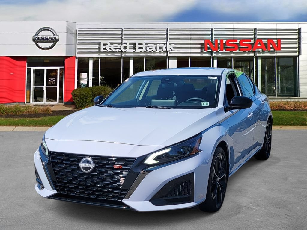 Used 2024 Nissan Altima 2.5 SR w/ SR Premium Package FWD image 4