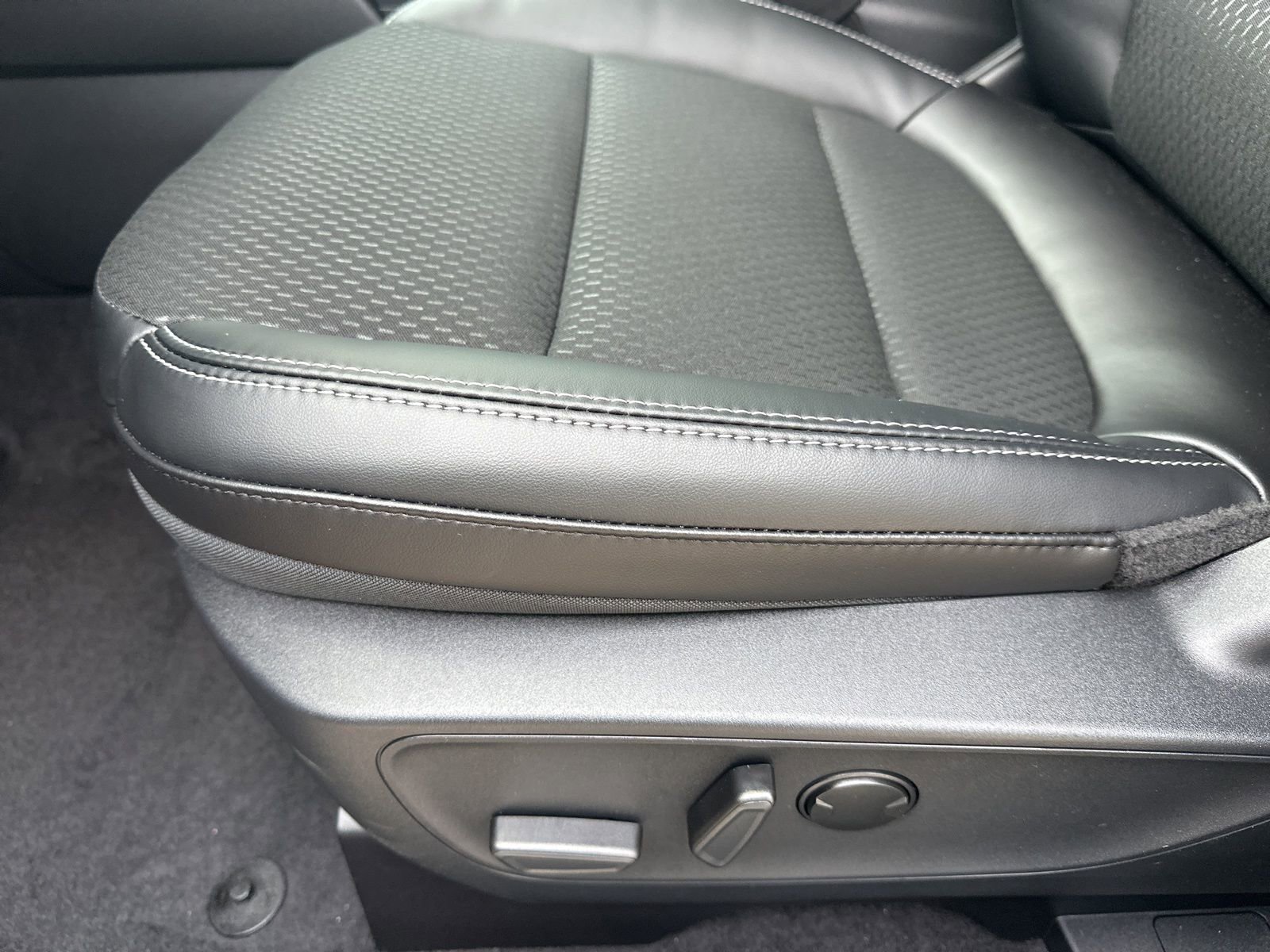 New 2025 Ford Escape SE image 8