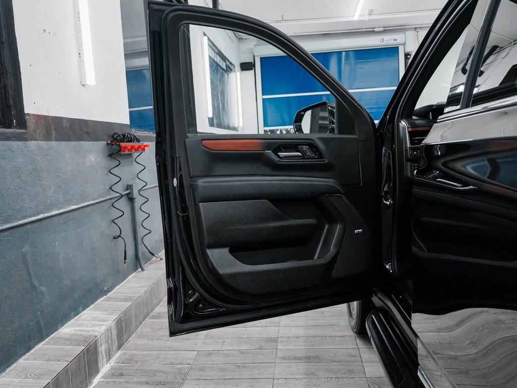 Used 2025 GMC Yukon XL Denali image 9