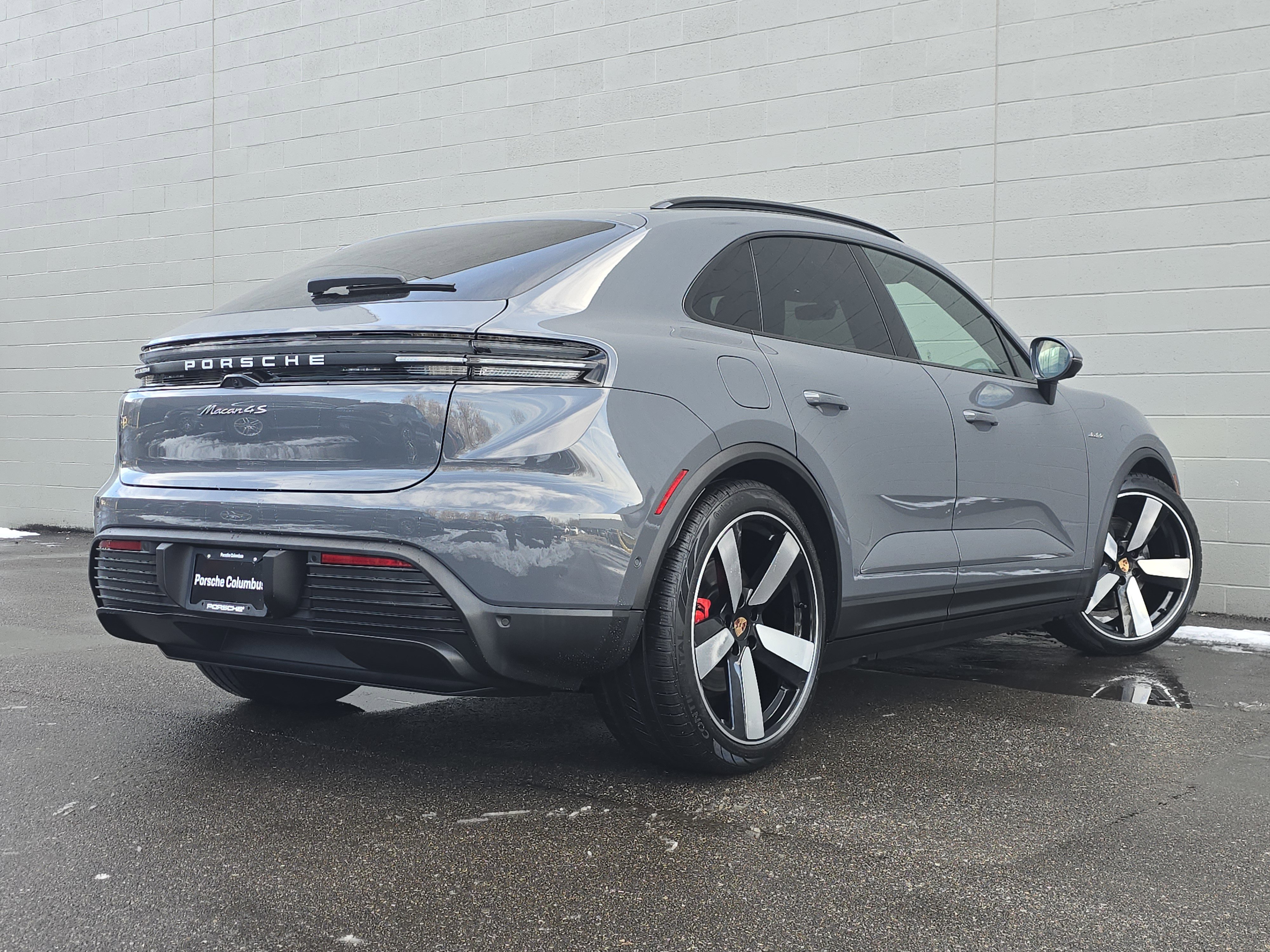 New 2025 Porsche Macan 4S Electric image 9