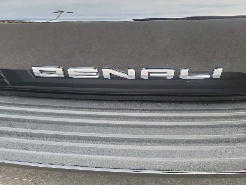 Used 2023 GMC Yukon Denali image 18