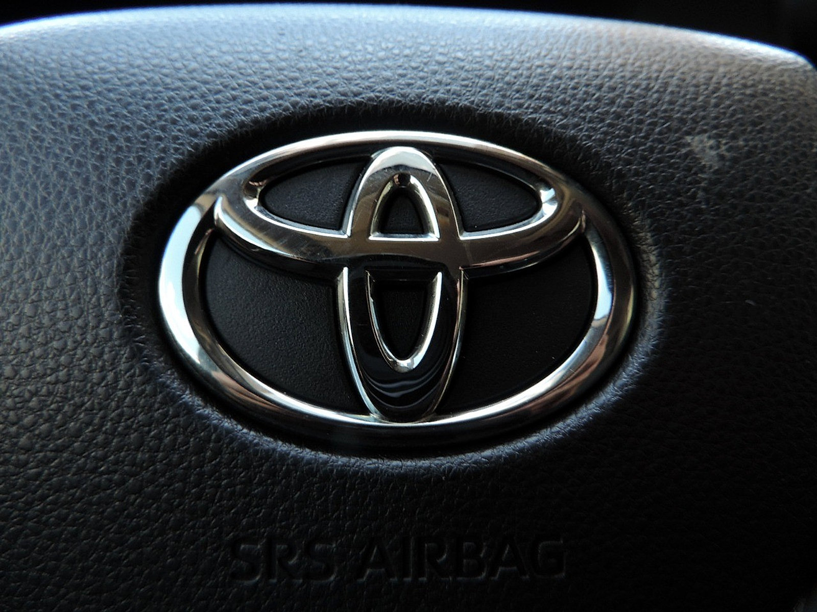 Used 2023 Toyota Highlander LE FWD image 26