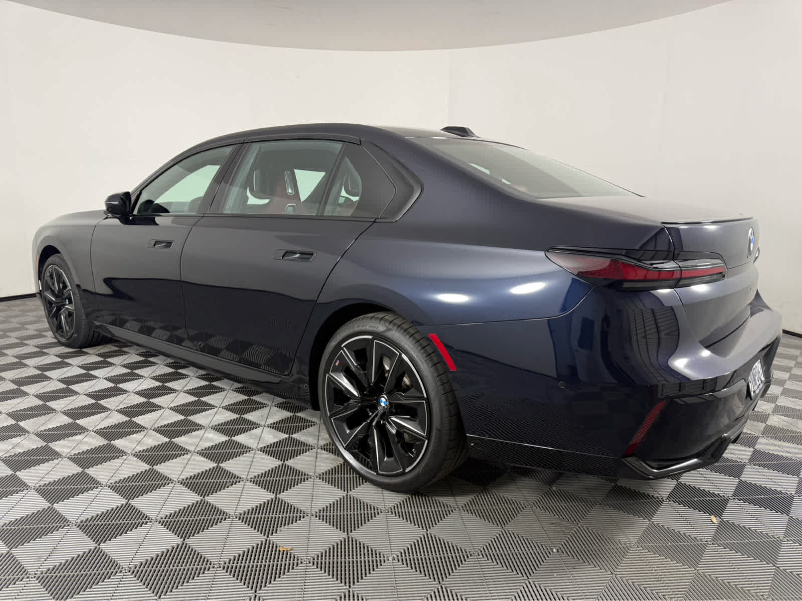 Certified 2025 BMW 740i w/ Premium Package RWD image 5