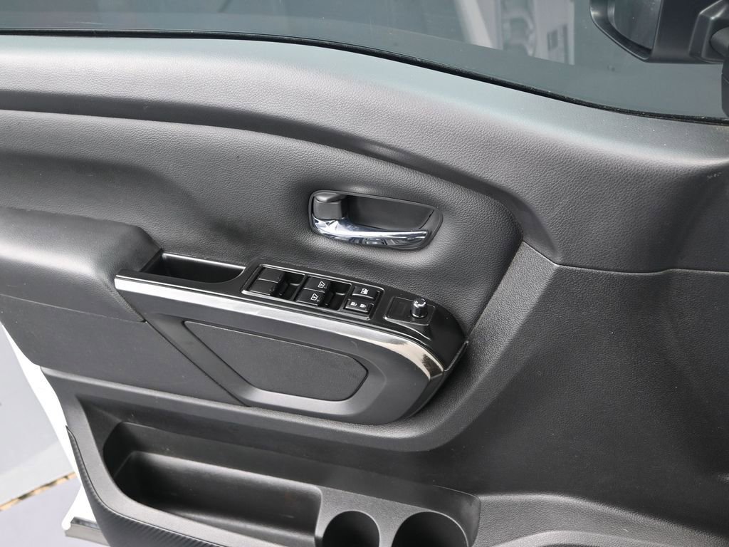 Used 2023 Nissan Titan SV w/ SV Convenience Package image 11