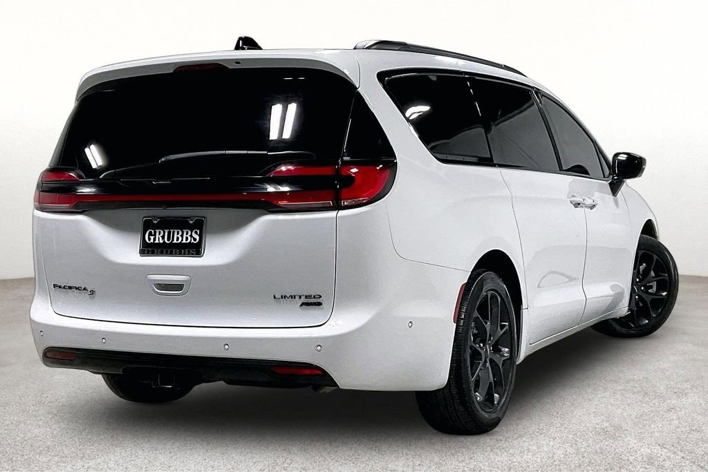 Used 2024 Chrysler Pacifica Limited w/ Uconnect Theater Family Group AWD/4WD image 2