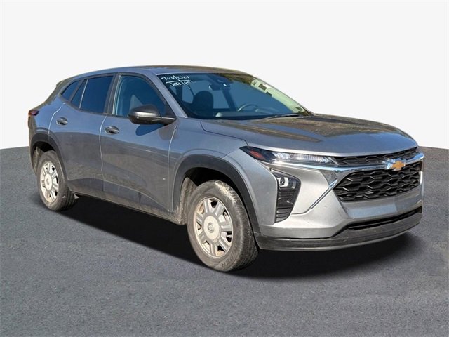 Used 2024 Chevrolet Trax LS image 2