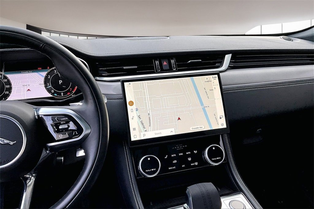 Used 2025 Jaguar F-PACE R-Dynamic S image 9