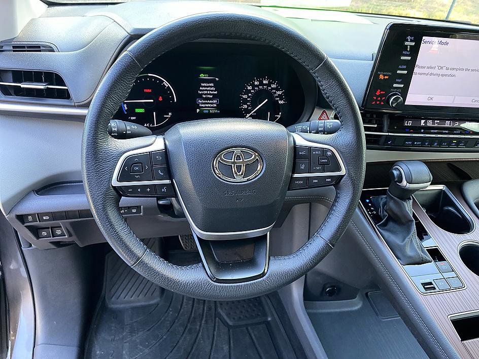 Certified 2024 Toyota Sienna XLE FWD image 10