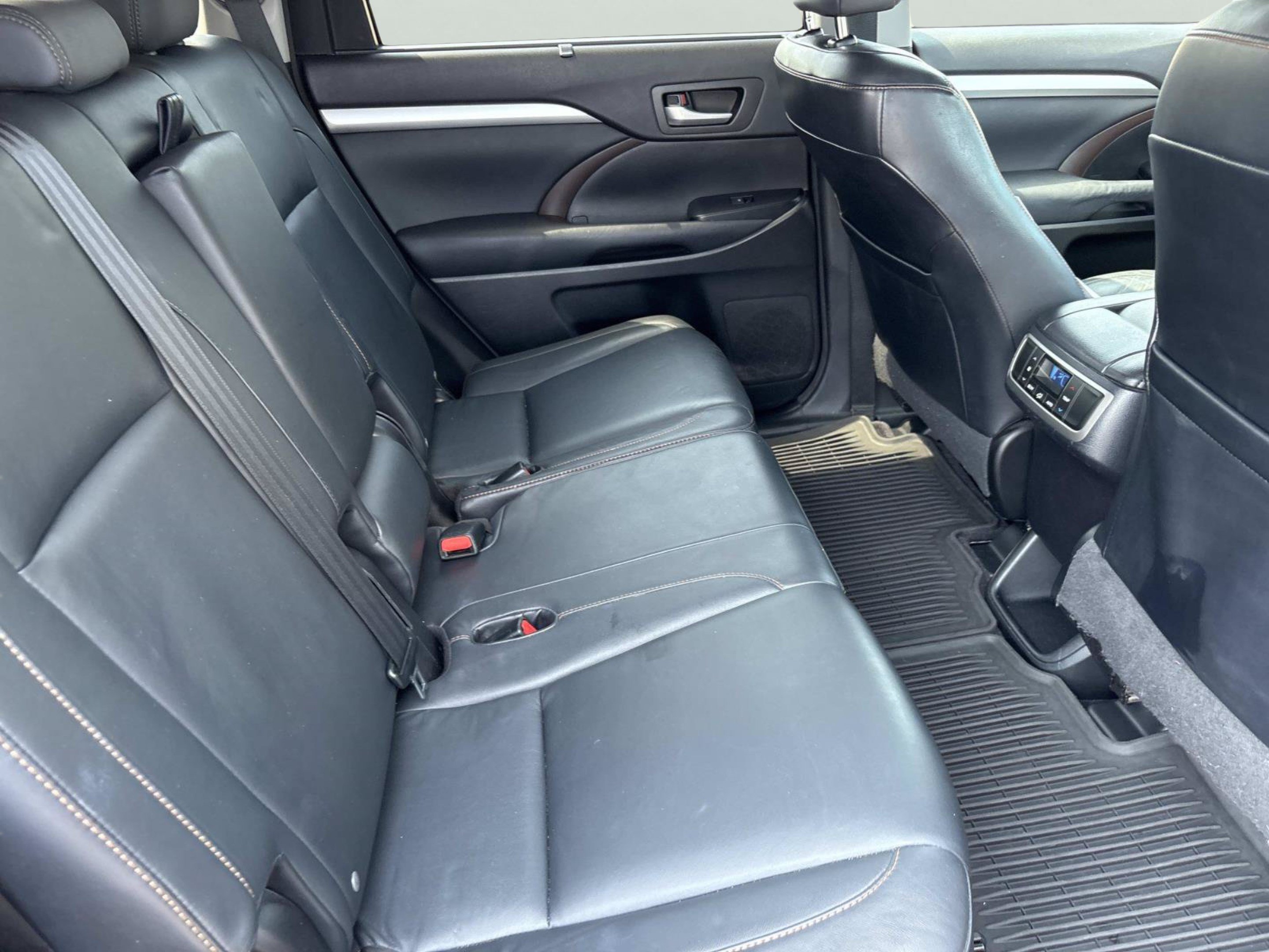 Used 2015 Toyota Highlander XLE AWD/4WD image 20