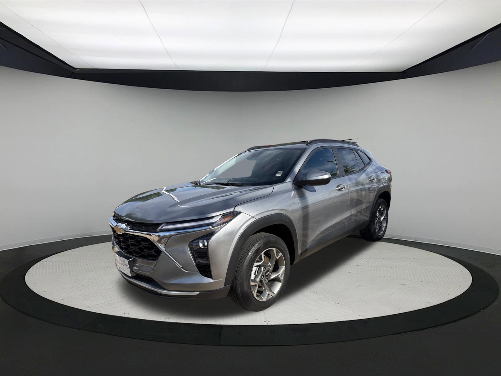 Used 2025 Chevrolet Trax LT FWD image 3