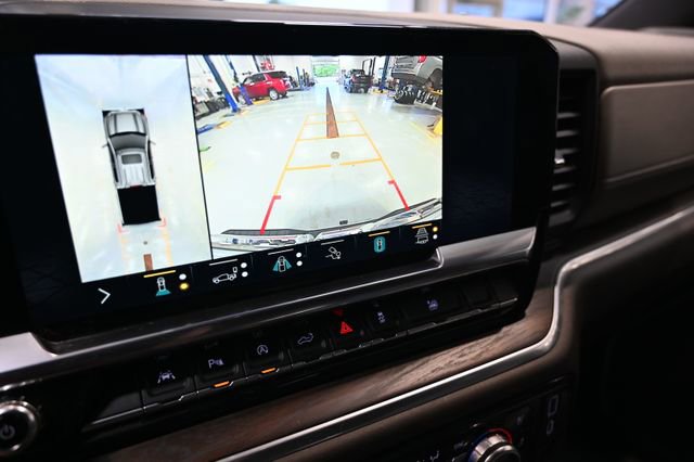 Used 2022 GMC Sierra 1500 SLT w/ SLT Convenience Package AWD/4WD image 18