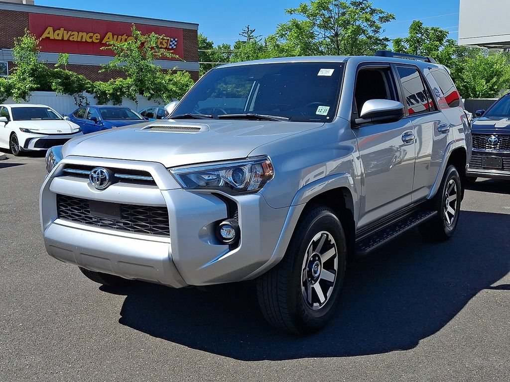 Certified 2022 Toyota 4Runner TRD Off-Road AWD/4WD image 3