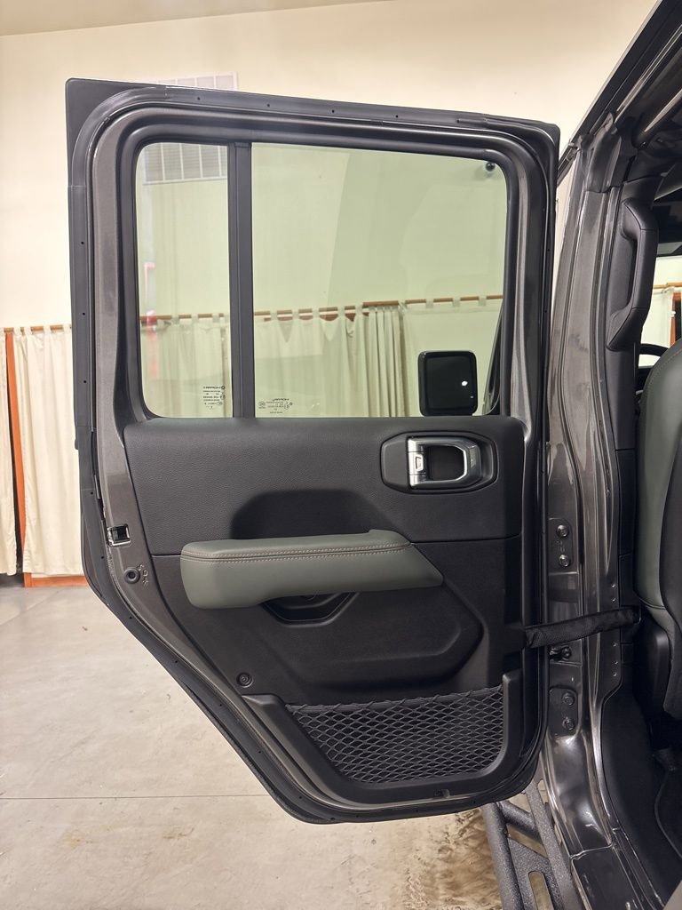 Used 2024 Jeep Gladiator Mojave image 24