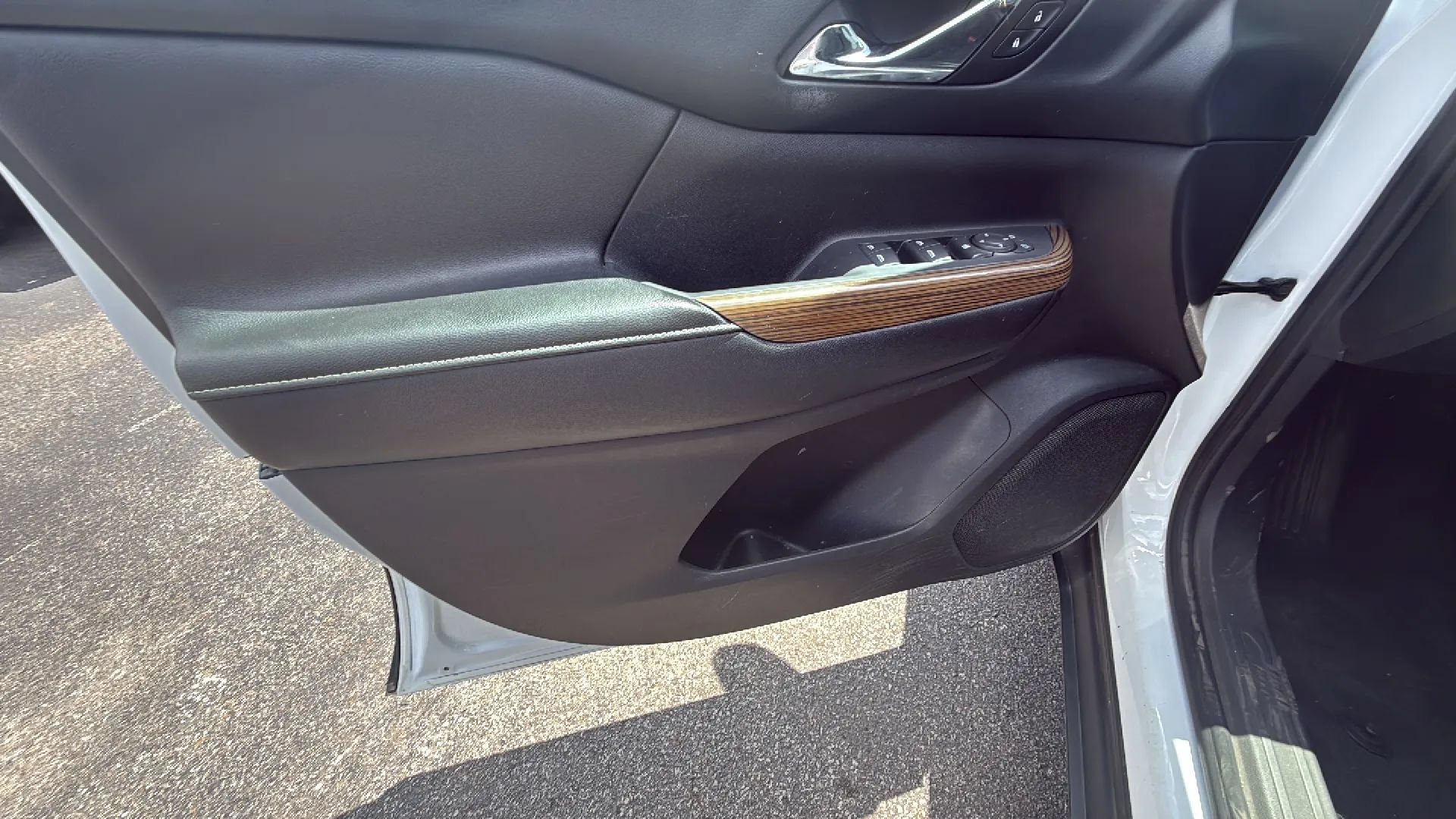 Used 2018 GMC Acadia SLE FWD image 14