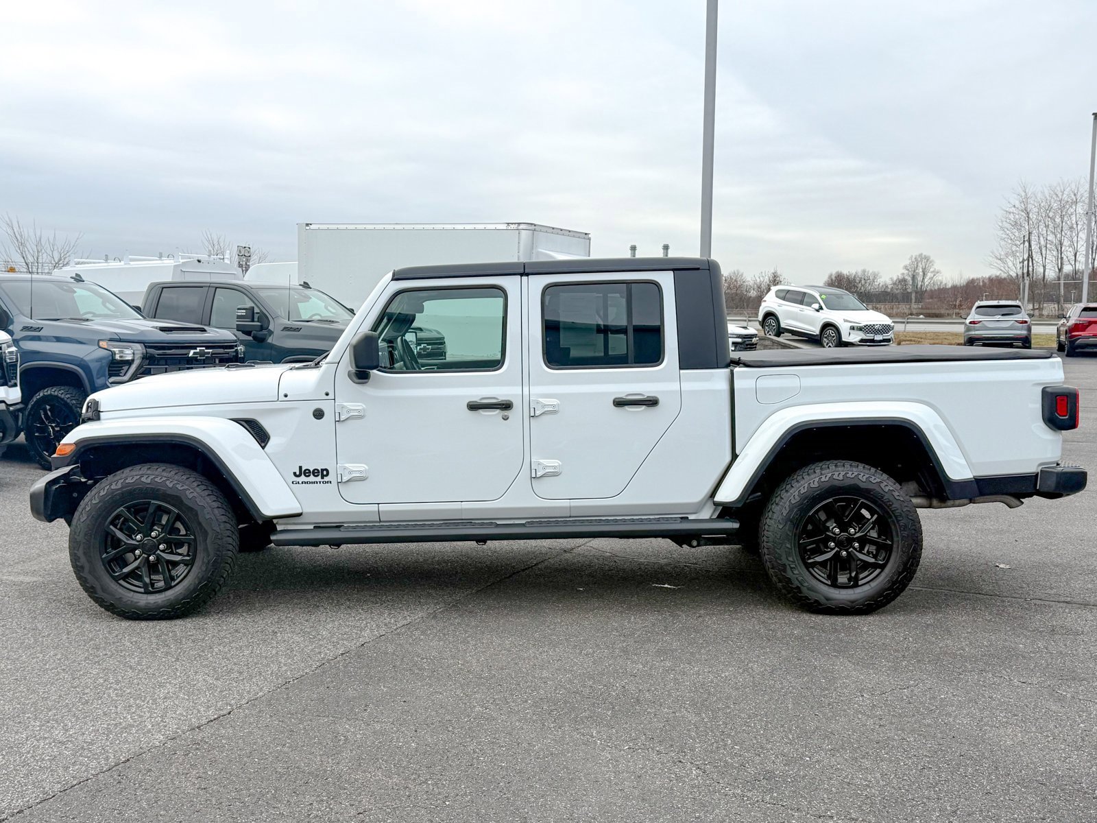Used 2022 Jeep Gladiator Sport image 4